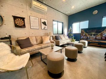 夕方になるとシックな雰囲気でお楽しみ頂けます。 - SPICA大阪 SPICA大阪/1名〜10名様専用の室内の写真