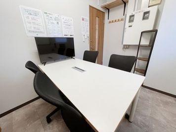 原宿駅徒歩1分！4名用会議室（RoomD）※予約時間前は入室不可 - いい会議室原宿 ナポレビル２F