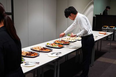 飲食も可能です - ヒカリエホール内のスペース 【好評につき2月も販売！】渋谷駅直結、ヒカリエホール内のスペースの室内の写真