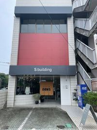 佐賀市呉服元町に在る「Sビル」の外観です。1F「news」2F「OfficeG」3F「StudioG」
 - StudioG 佐賀市呉服元町 レンタルスペース「StudioG」の外観の写真