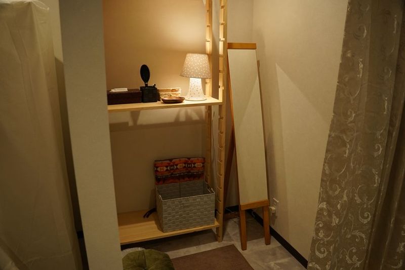 《完全貸し切り空間》セット面＆シャンプー台、エステベッド設備あり - 建物名はなし