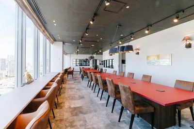 駅チカ！【会話可能エリア】ソロワークに必要なファシリティを全て完備したワークプレイスです。 - THE HUB 東京ベイ有明ワシントン