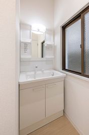 3F「StudioG」洗面台
白を基調とした、洗面台を用意しております。 - StudioG 佐賀市呉服元町 レンタルスペース「StudioG」の室内の写真