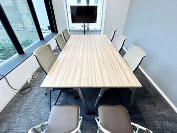 【常設のパイプ椅子の使用で8名着席可能です】 - エキスパートオフィス大宮 【閉店】127の室内の写真