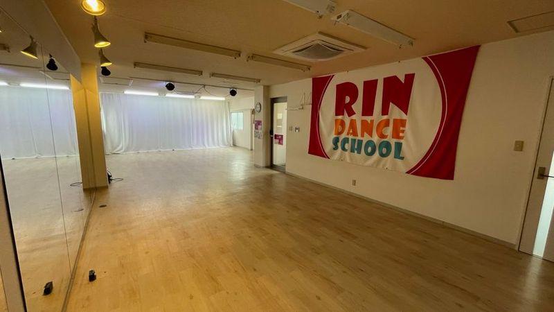 広さ：12m×4.3m - Issya R Studio 一社駅すぐ 商用利用可能！鏡があるダンススタジオ！の室内の写真