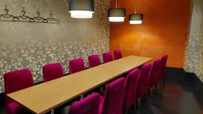 カラオケビッグエコー 寝屋川中木田店 《5～8名用》会議・打ち合わせ用ルーム【サイズM】の室内の写真