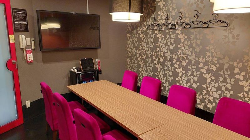 《5～8名用》会議・打ち合わせ用ルーム【サイズM】 - カラオケビッグエコー 寝屋川中木田店