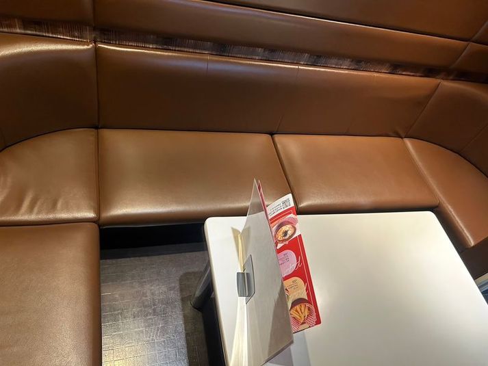 《定員人数～4名用》会議・打ち合わせ用ルーム【サイズS】 - カラオケ ビッグエコー京阪守口駅前店