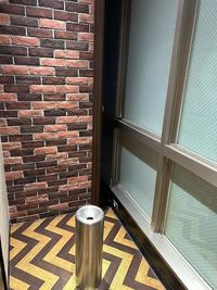 カラオケ ビッグエコー京阪守口駅前店 《定員人数～10名用》会議・打ち合わせ用ワークルーム【サイズL】の室内の写真