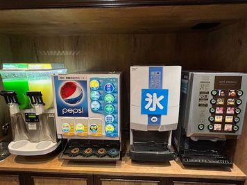 カラオケ ビッグエコー京阪守口駅前店 《定員人数～10名用》会議・打ち合わせ用ワークルーム【サイズL】の室内の写真