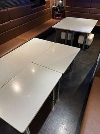 カラオケ ビッグエコー京阪守口駅前店 《定員人数～10名用》会議・打ち合わせ用ワークルーム【サイズL】の室内の写真