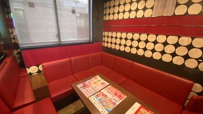カラオケビッグエコー 京都駅前店 《2～4名用》会議・打ち合わせ用ルーム【サイズS】の室内の写真