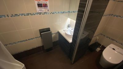 カラオケビッグエコー 京都駅前店 《5～8名用》会議・打ち合わせ用ルーム【サイズM】の室内の写真