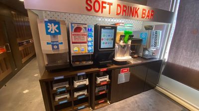 カラオケビッグエコー 京都駅前店 《5～8名用》会議・打ち合わせ用ルーム【サイズM】の室内の写真