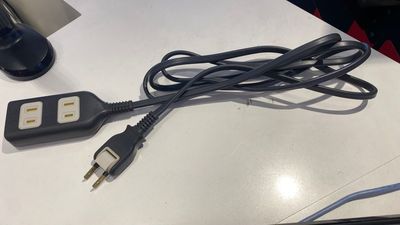 カラオケビッグエコー 京都駅前店 《5～8名用》会議・打ち合わせ用ルーム【サイズM】の室内の写真