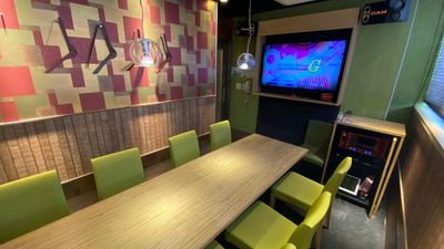 カラオケビッグエコー 京都駅前店 《9～10名用》会議・打ち合わせ用ワークルーム【サイズL】の室内の写真