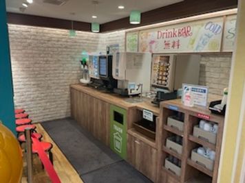 カラオケメガビッグ 高槻店 《4名利用》会議・打ち合わせ用ワークルーム【Type M】の室内の写真