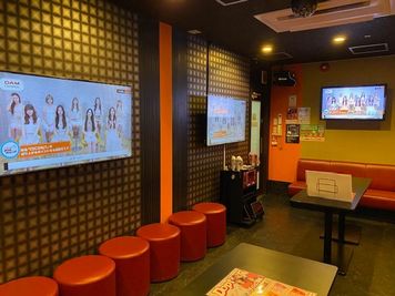 カラオケ ビッグエコー高松フェリー通り店 《8名利用》会議・打ち合わせ用ワークルーム【Type L】の室内の写真