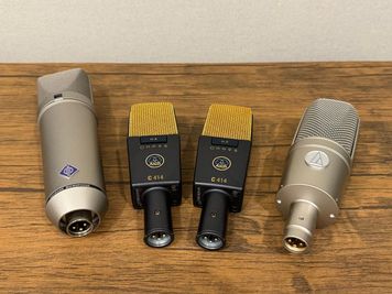 コンデンサーマイク（有料レンタル） - クランチスタジオ 歌や楽器の練習・セルフ録音・配信・撮影に　完全防音音楽スタジオの設備の写真