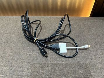 カラオケ ビッグエコー京阪守口駅前店 《定員人数～8名》会議・打ち合わせ用ルーム【サイズM】の室内の写真