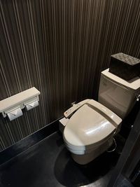 カラオケ ビッグエコー京阪守口駅前店 《定員人数～8名》会議・打ち合わせ用ルーム【サイズM】の室内の写真