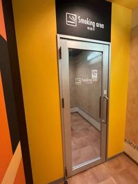 カラオケビッグエコー 原田店 《2～4名用》会議・打ち合わせ用ルーム【サイズS】の室内の写真