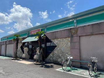 カラオケビッグエコー 原田店 《2～4名用》会議・打ち合わせ用ルーム【サイズS】の室内の写真