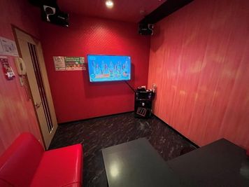 カラオケビッグエコー 原田店 《5～8名用》会議・打ち合わせ用ルーム【サイズM】の室内の写真