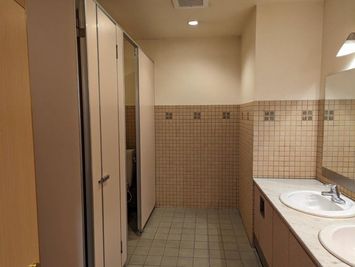 カラオケバナナクラブ＆ビッグエコー 三木店 《1名用》テレワークルームの室内の写真