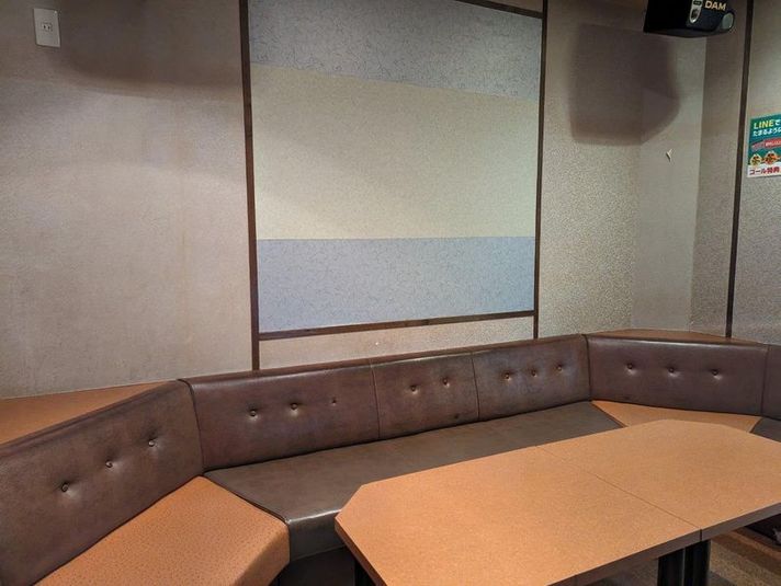 《5～8名用》会議・打ち合わせ用ルーム【サイズM】 - カラオケバナナクラブ＆ビッグエコー 三木店