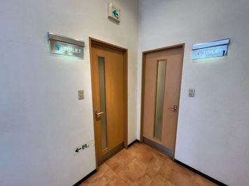 カラオケビッグエコー 坂出店 《1名用》テレワークルームの室内の写真