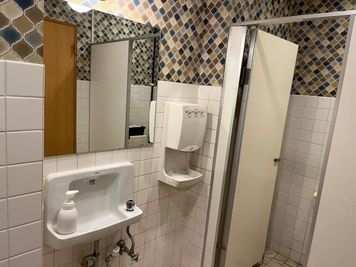 カラオケビッグエコー 坂出店 《1名用》テレワークルームの室内の写真