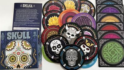 スカル（髑髏と薔薇）：Youtubeなどでもよく遊ばれている最近話題のブラフ系ゲーム。やり込みゲームの途中にも遊べます。 - スペースオウルⅢの室内の写真