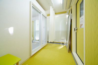 左側の防音室が該当スペースです。 - ブリアサロン【世田谷-用賀駅 歩１分】🎹ピアノ📶高速WIFI 防音室Ｄ【駅２分】🎵ピアノ有【WIFI】【即決】の室内の写真