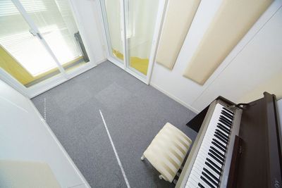 ３５dbの防音室。【2024/3/1より常設ピアノが電子ピアノからアップライト・ピアノになりました】 - ブリアサロン用賀駅 南口徒歩１分 【即決】防音室Ｄ（アップライト・ピアノ）【WIFI】の室内の写真