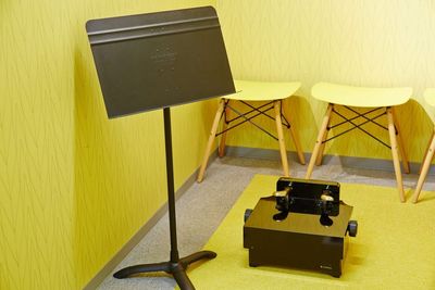 譜面台、足台 - ブリアサロン【世田谷-用賀駅 歩１分】🎹ピアノ📶高速WIFI 防音室B【駅２分】🎵ピアノ有の設備の写真