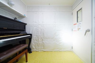 防音ドアでしっかり遮音 - ブリアサロン用賀駅 南口徒歩１分 防音室B（ピアノ）【WIFI】の室内の写真