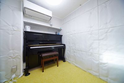 飛沫防止フィルム（取り外し可能） - ブリアサロン【世田谷-用賀駅 歩１分】🎹ピアノ📶高速WIFI 防音室B【駅２分】🎵ピアノ有の室内の写真