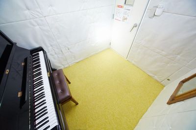 テレワークなどビジネスにも - ブリアサロン【世田谷-用賀駅 歩１分】🎹ピアノ📶高速WIFI 防音室B【駅２分】🎵ピアノ有の室内の写真