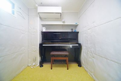 高機能エアコンで外気との換気が可能 - ブリアサロン【世田谷-用賀駅 歩１分】🎹ピアノ📶高速WIFI 防音室B【駅２分】🎵ピアノ有の室内の写真