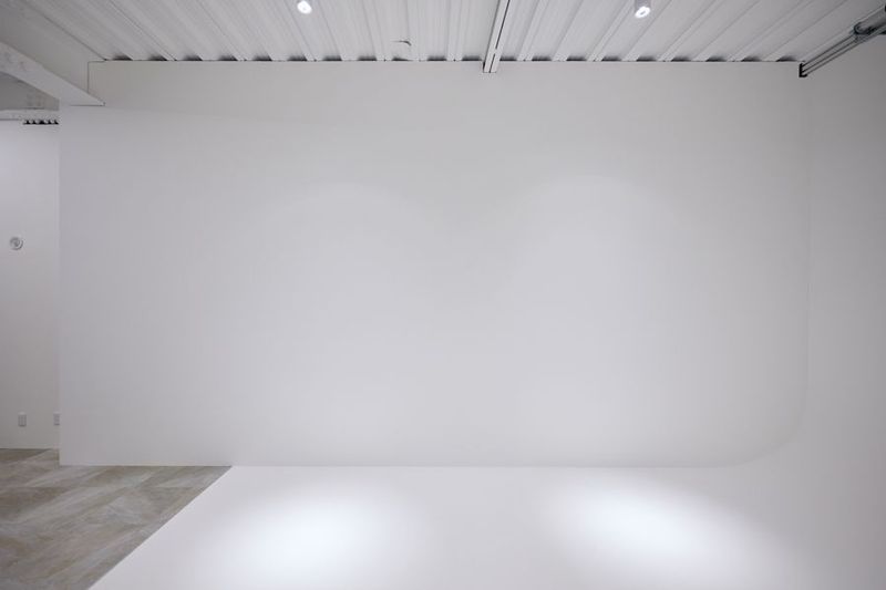 アマチュアからプロまで対応できる本格的な白ホリスタジオ。 - スタジオぜっと