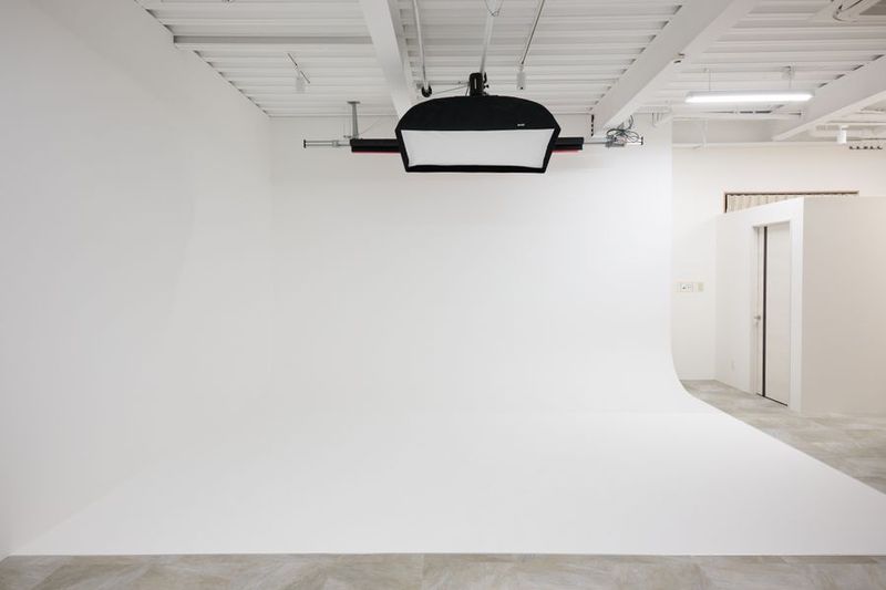 スタジオぜっと アマチュアからプロまで対応できる本格的な白ホリスタジオ。の室内の写真