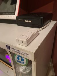 カラオケビッグエコー 博多筑紫口２号店 《9～10名用》カラオケルーム【サイズL】の室内の写真