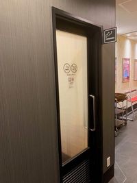 カラオケビッグエコー 博多筑紫口２号店 《9～10名用》カラオケルーム【サイズL】の室内の写真