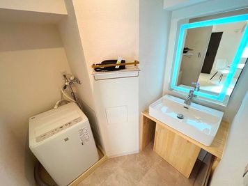 洗面スペース。洗濯機やドライヤーも完備。 - 女性専用　アメニティ東桜２F 【リバーリッチ】アメニティ東桜2F　女性専用の設備の写真