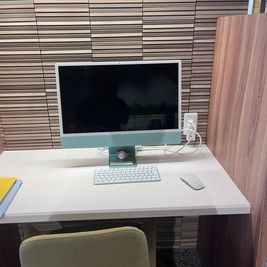 iMac完備　どなたでもご利用いただけます

ZOOMや会議やMTG などではご利用いただくことができません - U Work Shiratama (コワーキングスペース） U Work Shiratamaの室内の写真