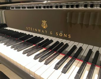 ミュージックスタジオスクール本山 美サイレント本山🌹STEINWAY&SONS練習室🌹の室内の写真