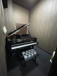 ミュージックスタジオスクール本山 美サイレント本山🌹STEINWAY&SONS練習室🌹の室内の写真