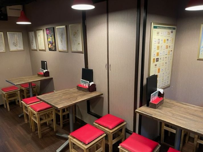 最寄り駅徒歩2分のワインバーを貸切／最大20名可 - ワイングラース