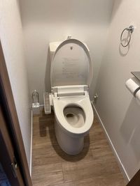 トイレはウォシュレット付き&温便座タイプです🚽 - ホームシアター大橋の設備の写真
